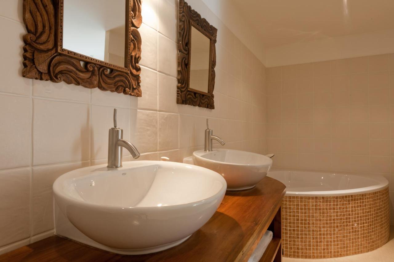 Domaine De La Combotte Bed & Breakfast Nantoux Екстериор снимка